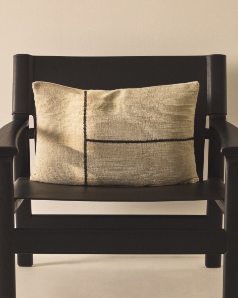 Чехол для подушки Anvera из вискозного жаккарда бежевого цвета с черными линиями 40 x 60 см от интернет-магазина IDODOM.RU