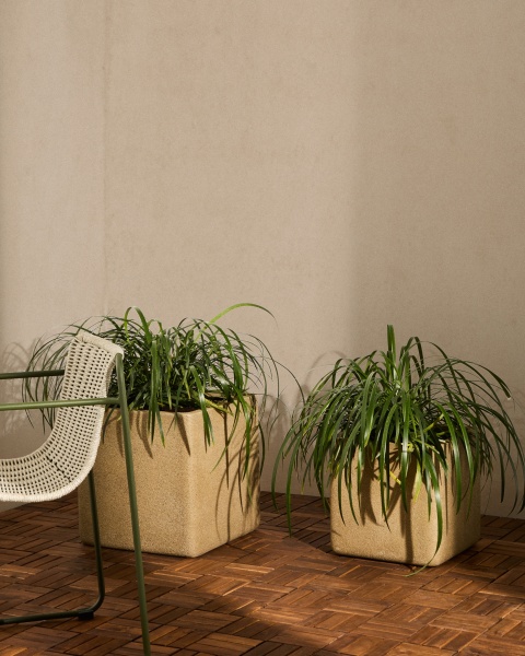 Набор из 2 кашпо Minoa горчичного цвета из песчаника 44 x 44 см от интернет-магазина IDODOM.RU