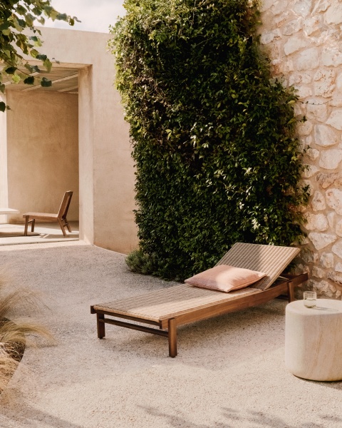 Шезлонг Itani из 100% массива акации и искусственного ротанга от интернет-магазина IDODOM.RU