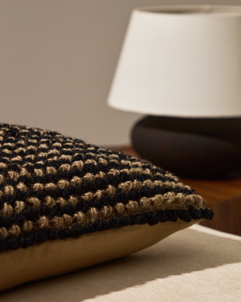 Чехол для подушки Sayen из черного джута 50 x 50 см от интернет-магазина IDODOM.RU