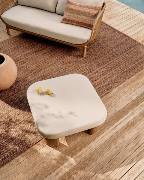 Журнальный столик Labra из цемента и акации 80 x 80 см от интернет-магазина IDODOM.RU