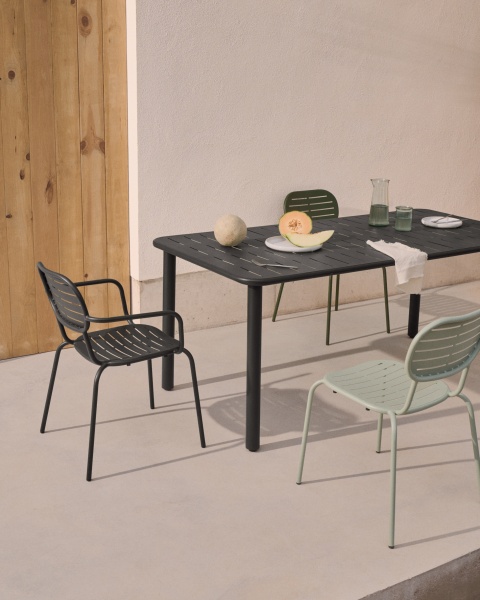 Стул для улицы Brai с подлокотниками из оцинкованной стали тёмно-серого цвета от интернет-магазина IDODOM.RU