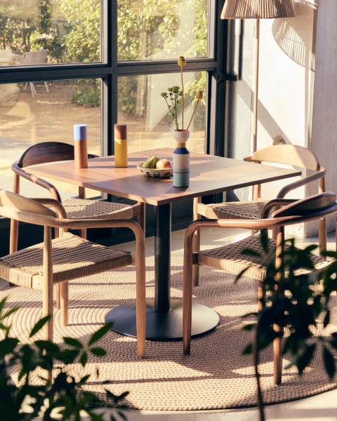 Esilda Стол с меламиновой отделкой под орех и черной металлической  ножкой от интернет-магазина IDODOM.RU