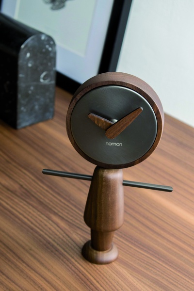 Настольные часы Nene G латунь-дуб от интернет-магазина IDODOM.RU