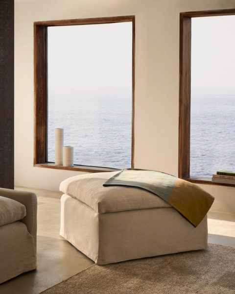 Чехол на подставку для ног Zenira из хлопка и льна бежевого цвета, 90 x 90 см от интернет-магазина IDODOM.RU