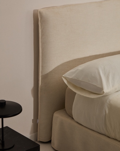 Изголовье кровати Jaira из белого шенилла со съемным чехлом для кроватей шириной до 160 см от интернет-магазина IDODOM.RU