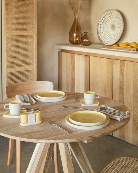 Круглый стол Maial из массива тика 90 см от интернет-магазина IDODOM.RU