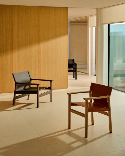 Кресло Jan из переработанной кожи темно-коричневого цвета и ясеня в ореховом цвете от интернет-магазина IDODOM.RU